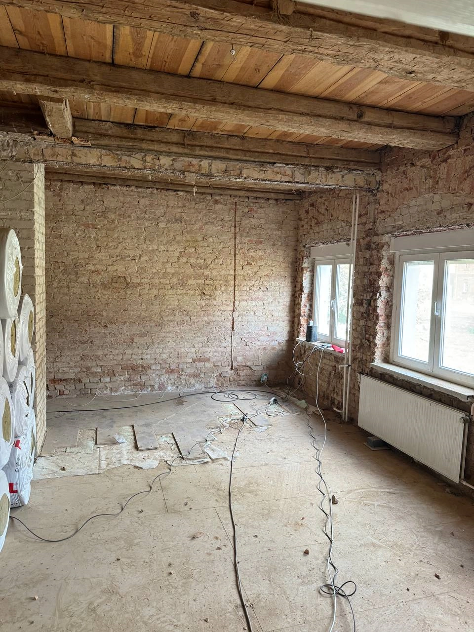 Wohnung Erdgeschoss im Wohnhaus bild eines entkernten Raumes