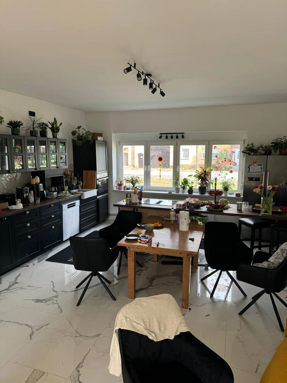 Wohnung Erdgeschoss im Wohnhaus modernisierte Küche