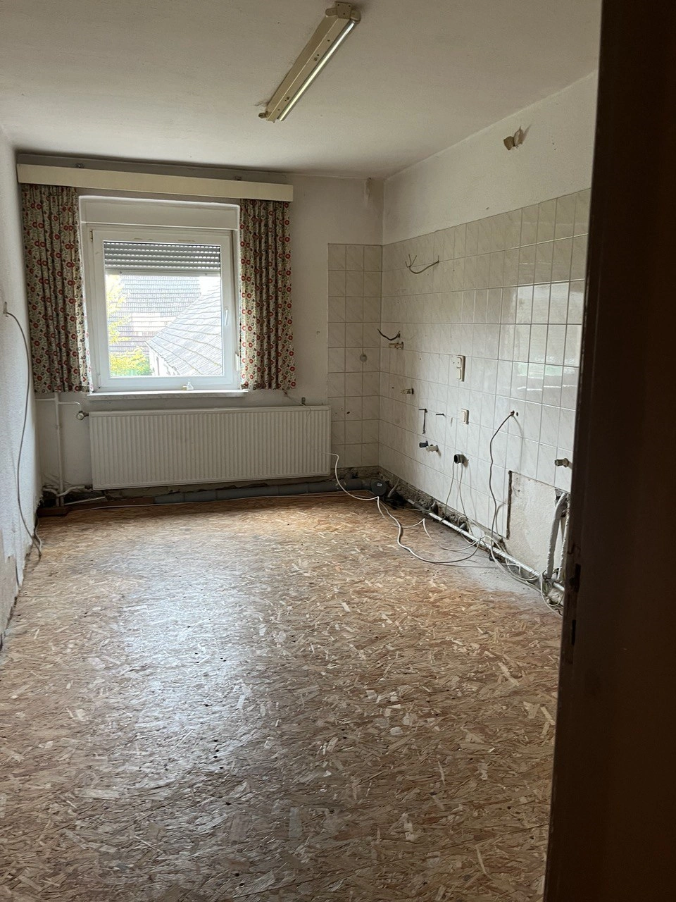 Wohnung 1.OG links im Wohnhaus Bad