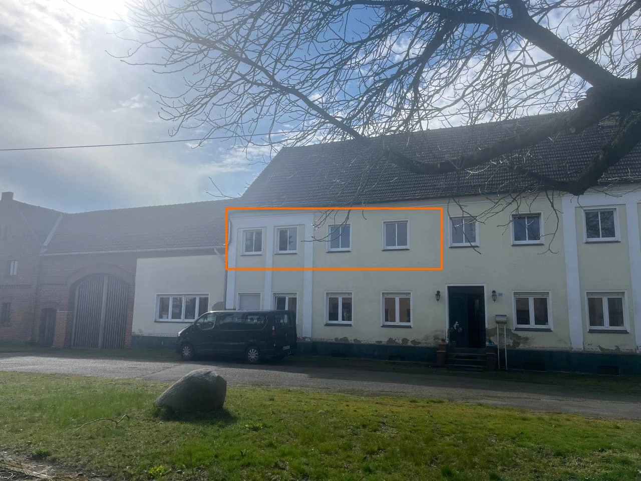 Wohnung 1.OG links Markierung von Straßenseite